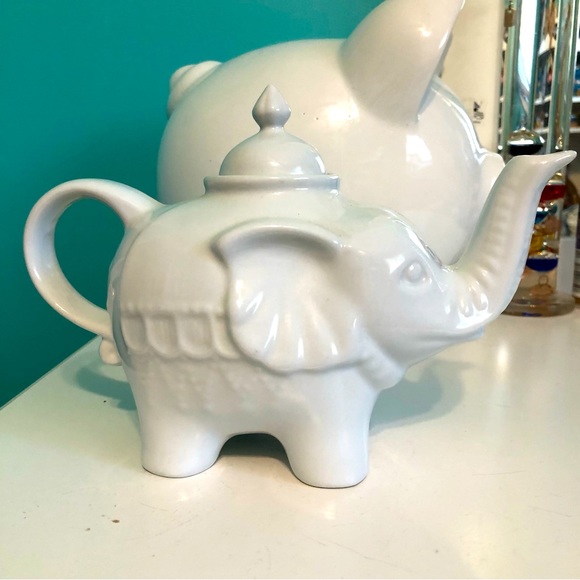 White porcelain elephant teapot - Picture 2 of 6